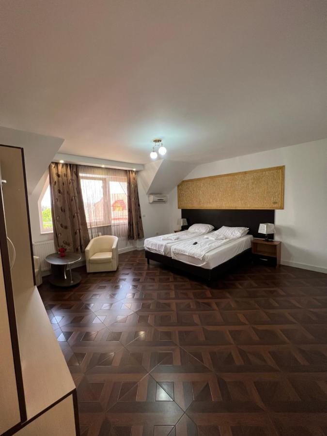 Hotel Gorunul Hunedoara Buitenkant foto